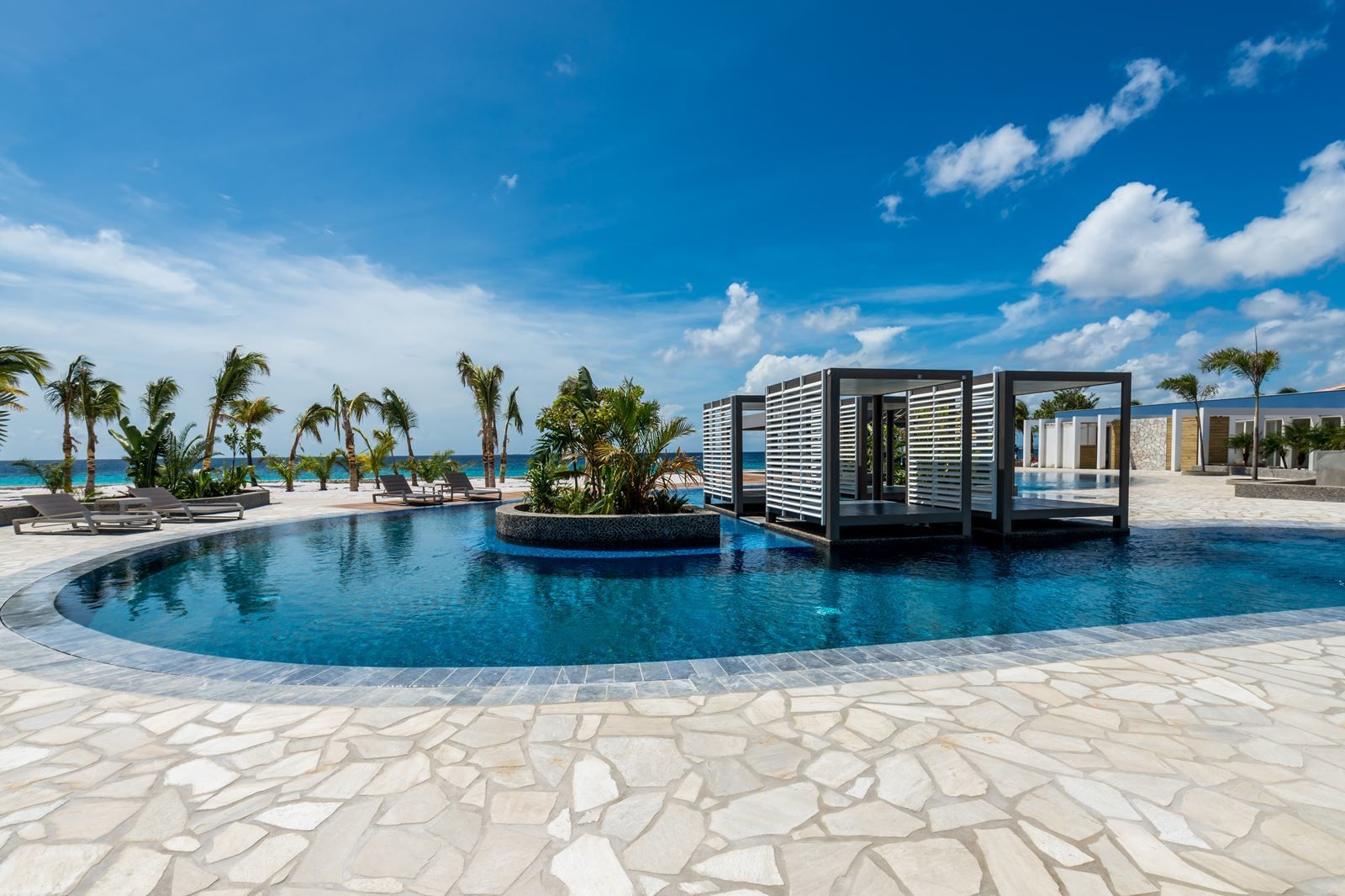 curacao exclusief jan thiel zwembad bonaire punt vierkant delfins beach resort zeezicht appartementen